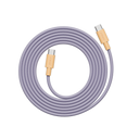 AVOLT Cable 1 – USB-C zu USB-C Kabel, aufgerollt. Es hat ein hellviolettes Kabel und orange Anschlüsse.
