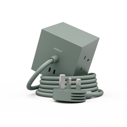 AVOLT Square 1 – hub di alimentazione verde con prese UK e doppie porte USB-C, su sfondo bianco.